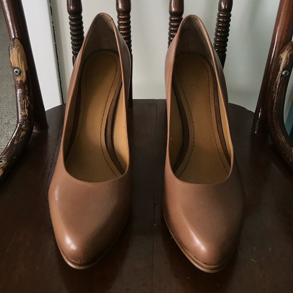 Elegant Tan Women's Pumps